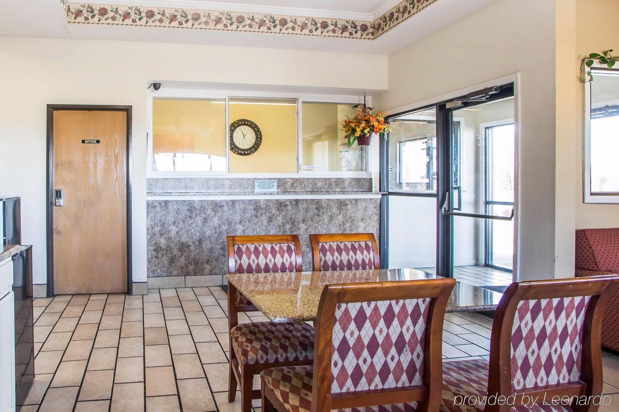 Red Lion Inn & Suites Caseyville Exterior photo